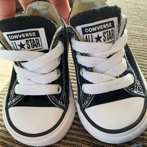 Low black and white Converse: ALL STARS SIZE: 3